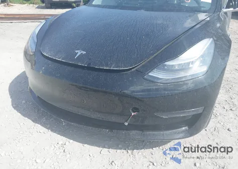 2020 Tesla Model 3 Standard Range Plus Rear-Wheel Drive/Standard Range Rear-Wheel Drive z USA, uszkodzony, nr VIN 5YJ3E1EA2LF793104